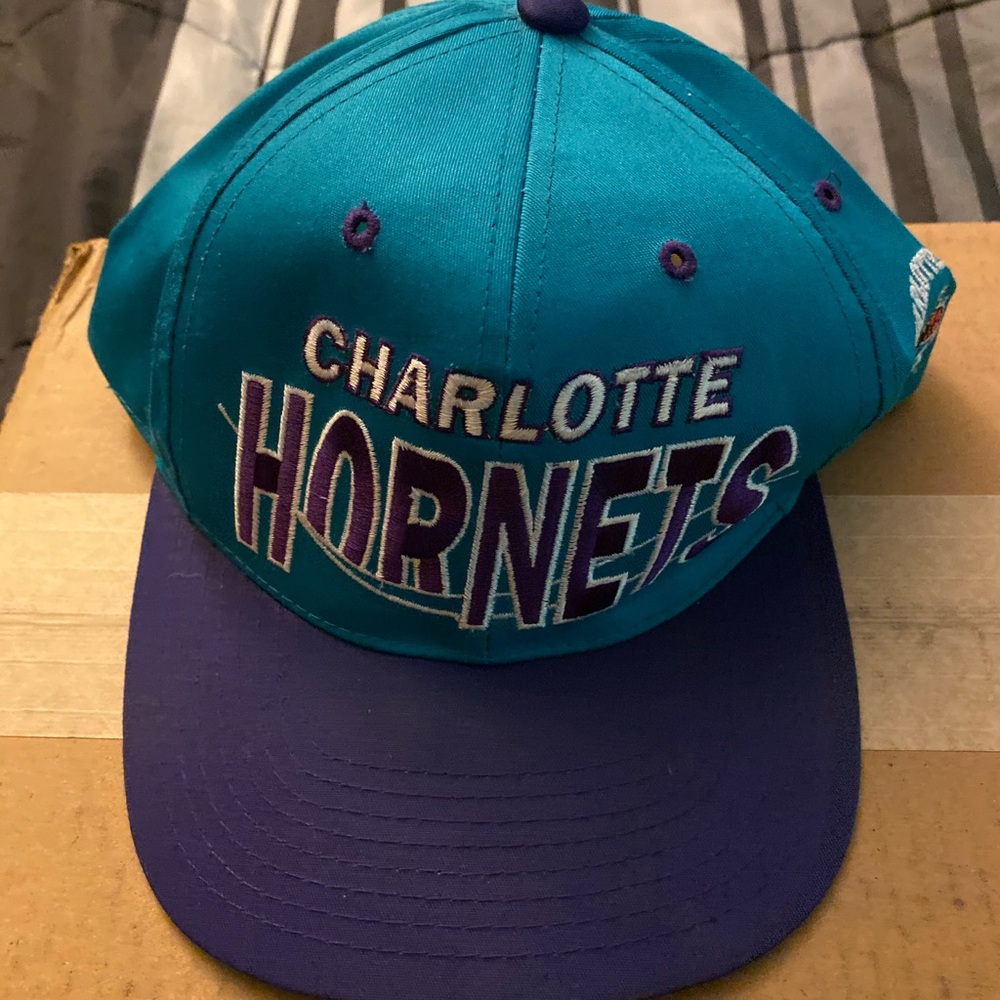 Vintage Charlotte Hornets SnapBack.